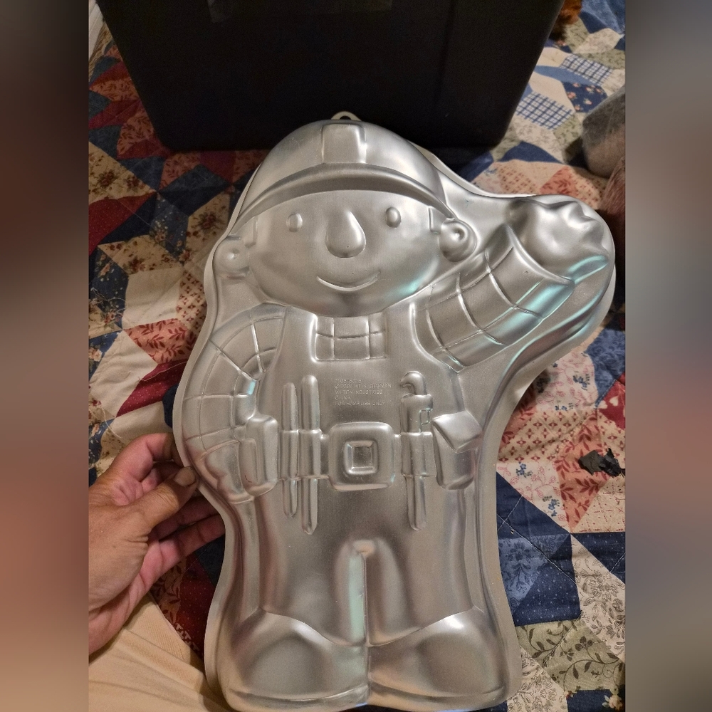 Wilton Bob The Builder Cake Pan NEW MINT